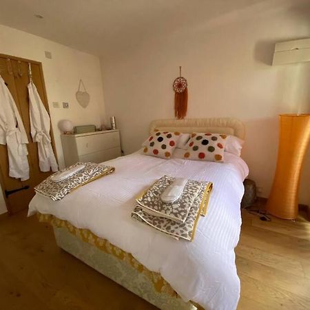 The Retreat, A Relaxing Getaway For Couples Apartment Hambrook Екстериор снимка
